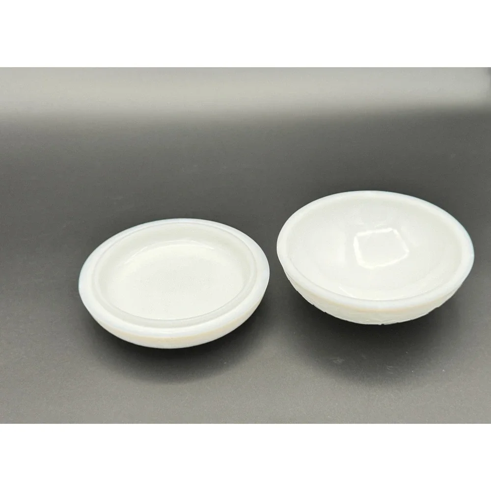 Oneida Crystal White Covered Trinket Box Round Floral Embossed Vanity Dish
